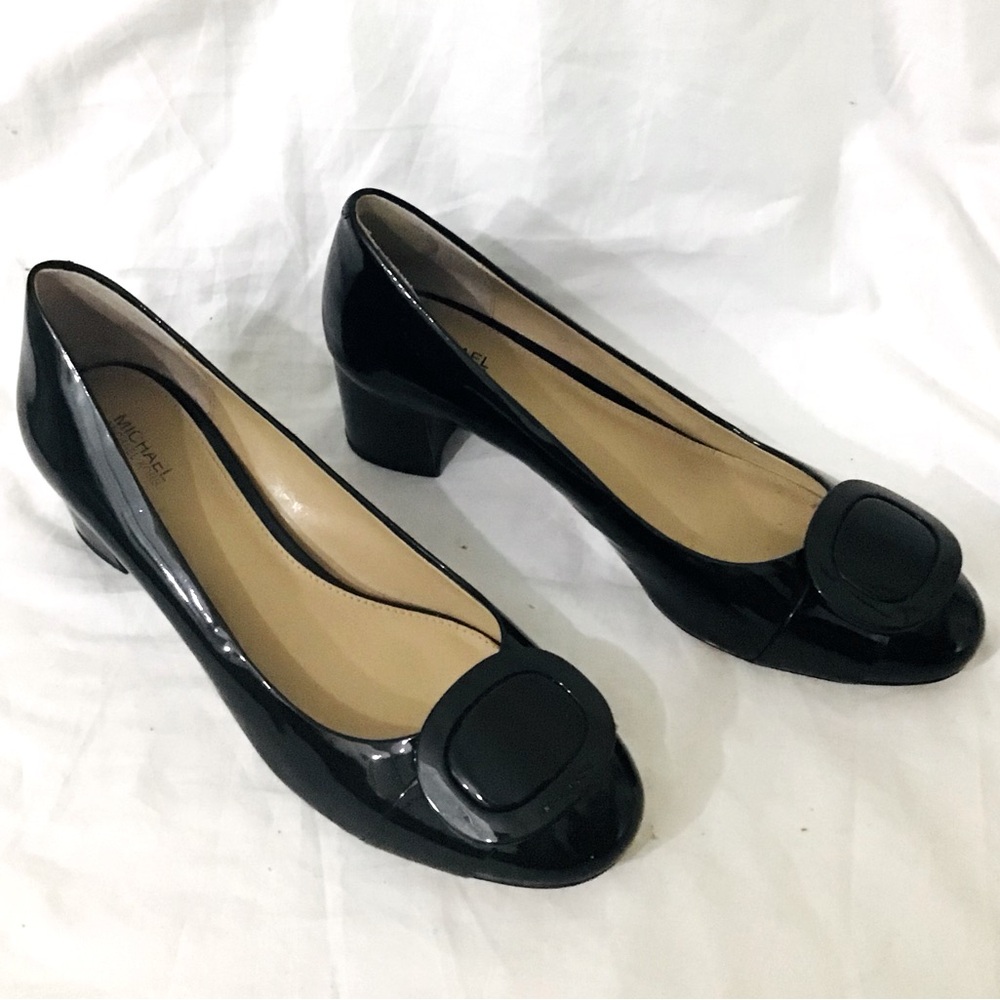 Michael Michael Kors Pauline Pump - Picture 2 of 14